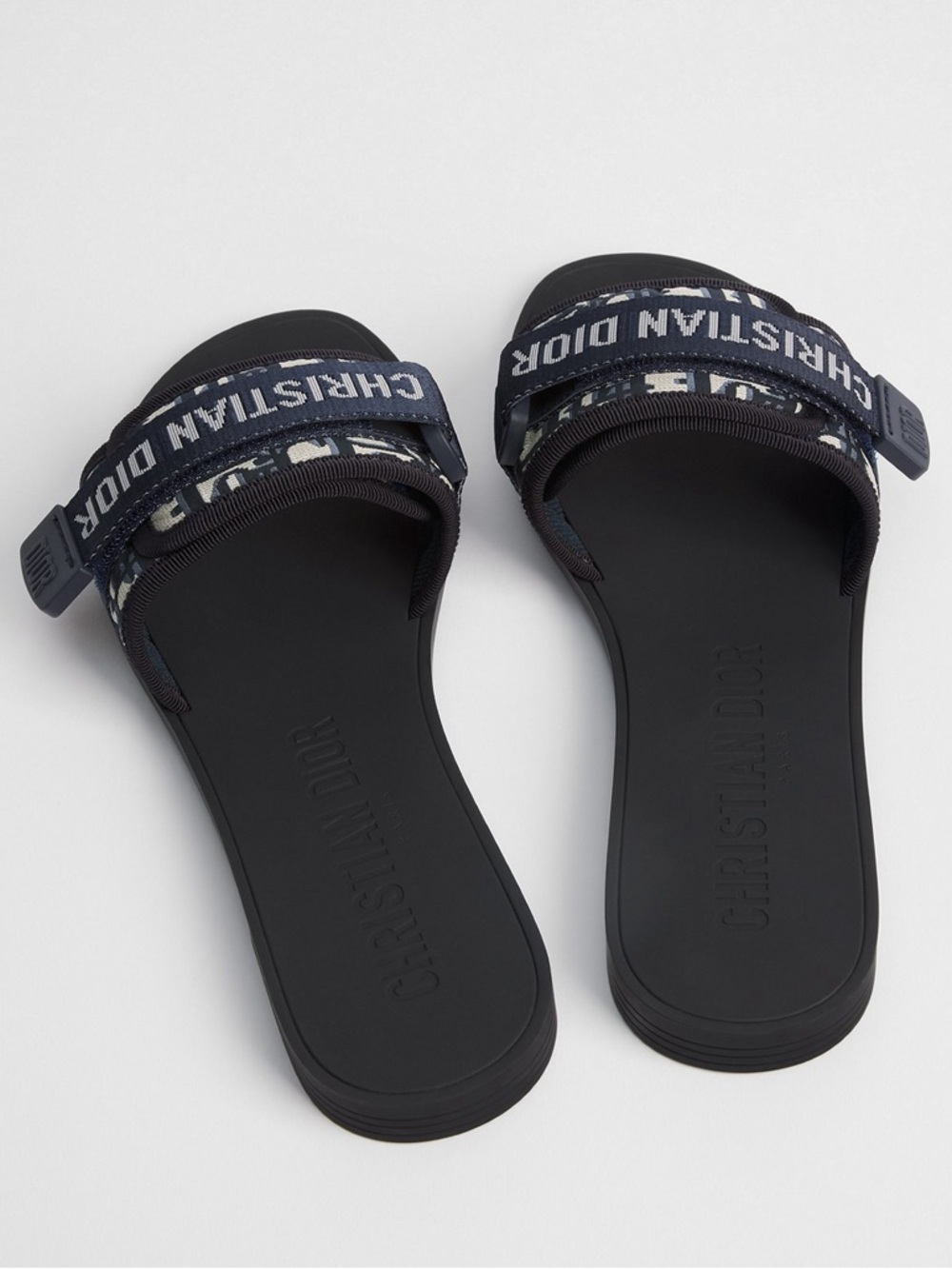 Dio(r)evolution Slide
Shiny Technical Fabric with Deep Blue Dior Oblique Print - Picture 3 of 11